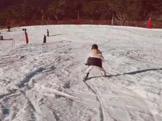 他的配文更, 公主小周周, 背影或侧脸 他的配文更, 公主小周周, 背影或侧脸