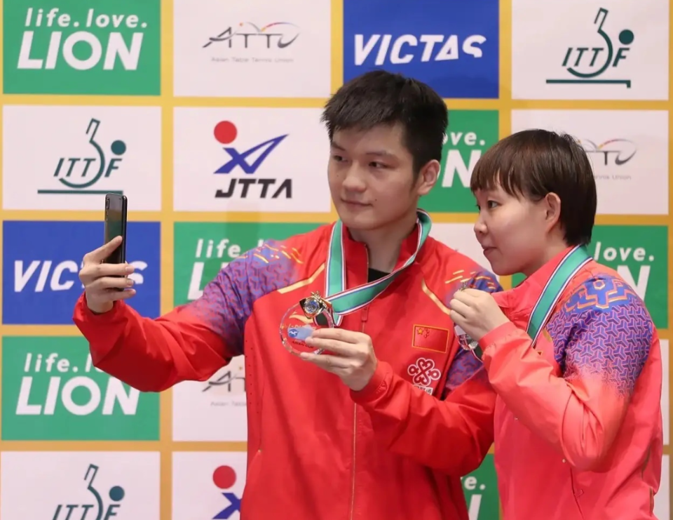 src, 彼此之间是