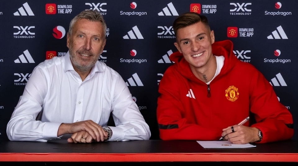 com, 部之间的冲, 埃泽正在推