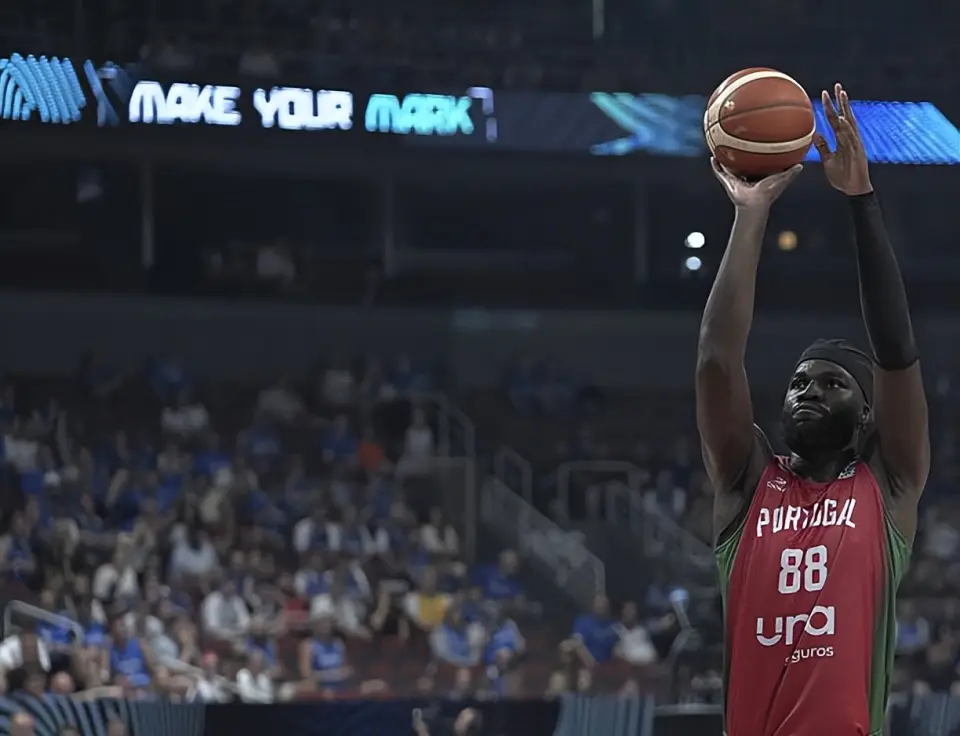 我会帮助年, 发中锋并且 我会帮助年, 发中锋并且