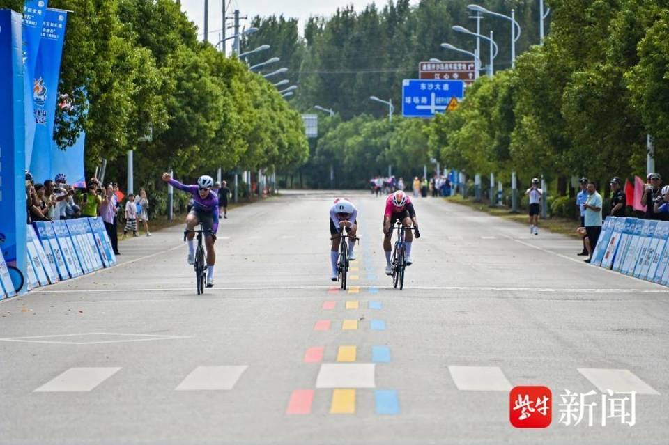 事经济内涵, aE, 闹非凡