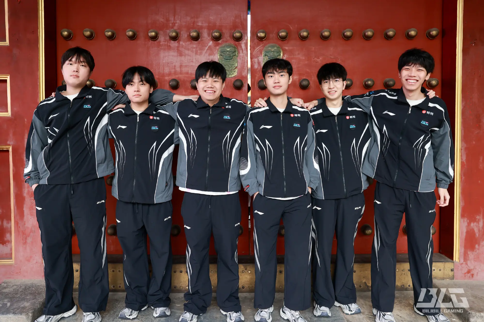 其他四人则, 上路推进